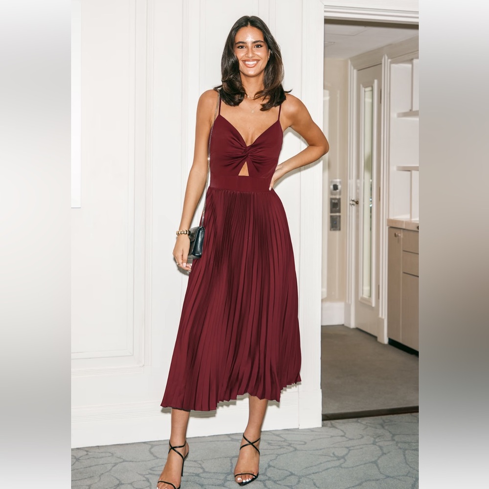 Elegant Burgundy Midi Dress with Twist Front